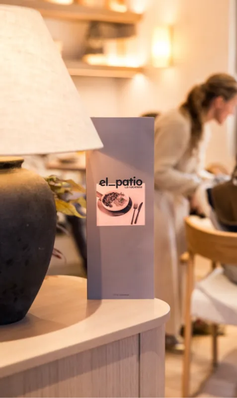 Vista de comedor en restaurante El_Patio La Hacienda en Torrelodones