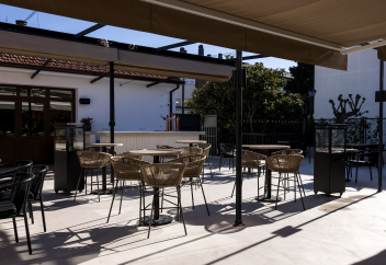 terraza para convivir en comunidad en La hacienda 